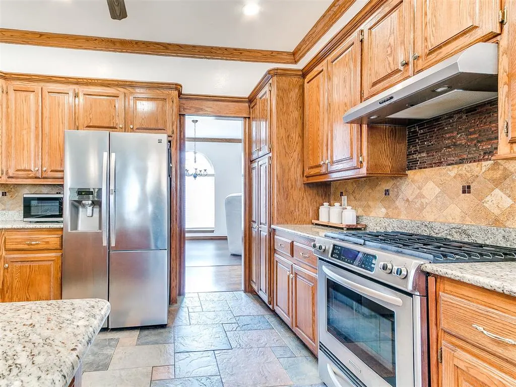 Photo 21 — 2413 Villa Lante Circle, Oklahoma City, OK 73170