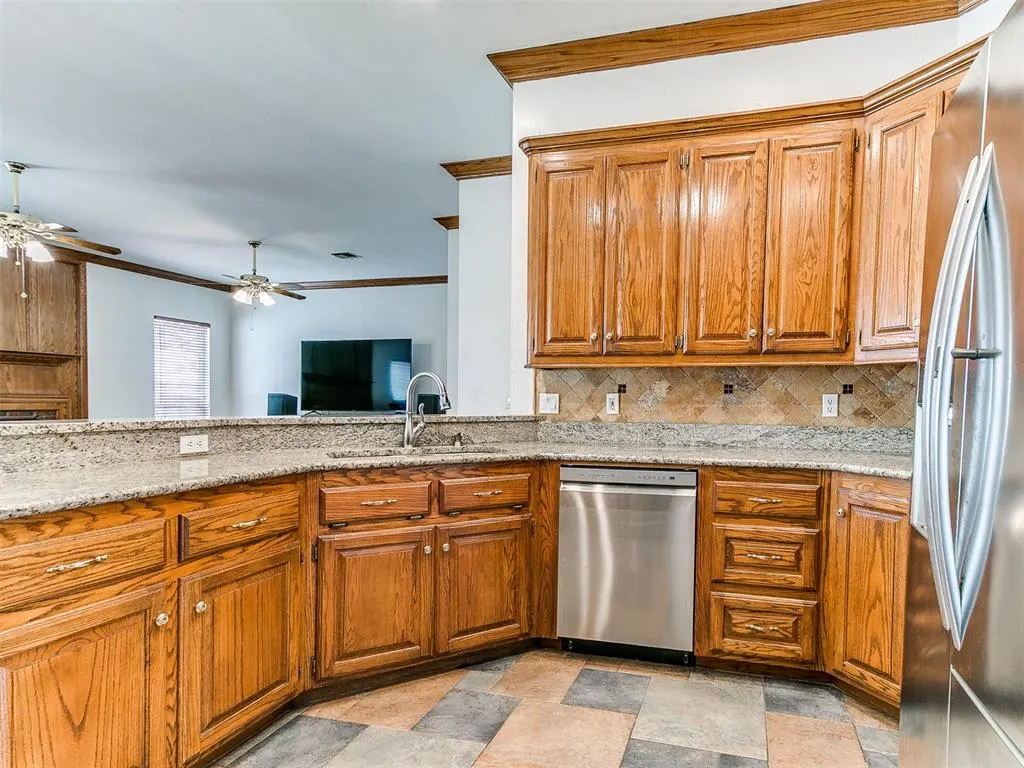 Photo 25 — 2413 Villa Lante Circle, Oklahoma City, OK 73170