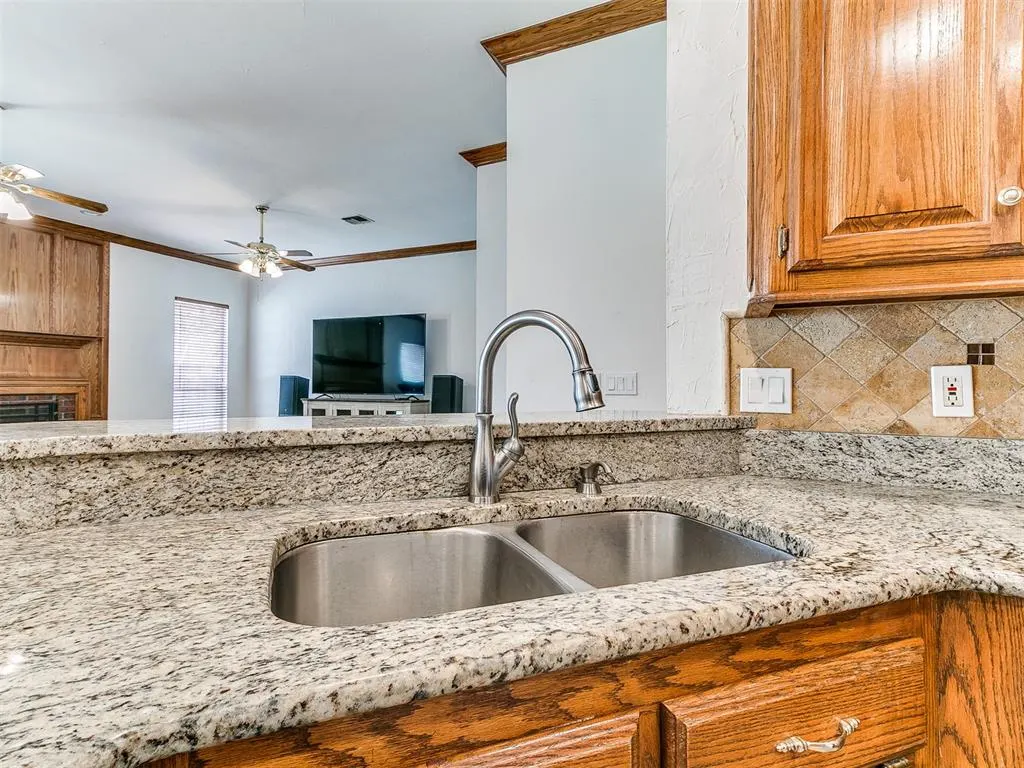 Photo 26 — 2413 Villa Lante Circle, Oklahoma City, OK 73170