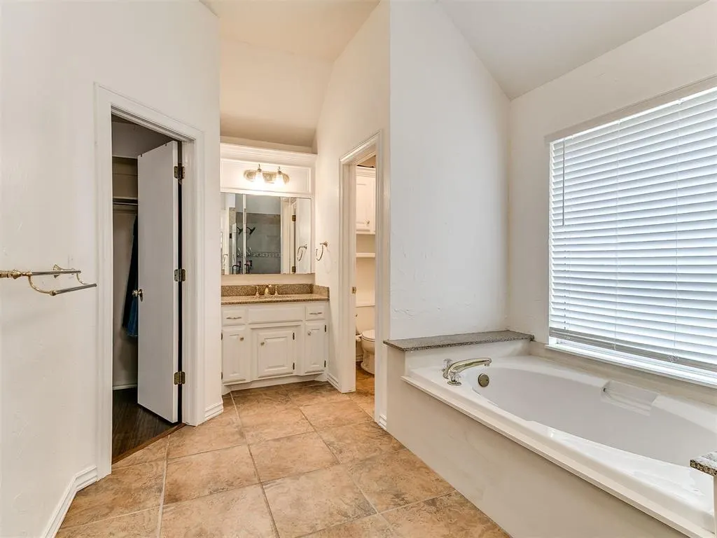 Photo 35 — 2413 Villa Lante Circle, Oklahoma City, OK 73170