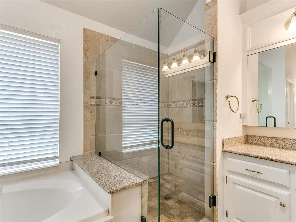 Photo 37 — 2413 Villa Lante Circle, Oklahoma City, OK 73170