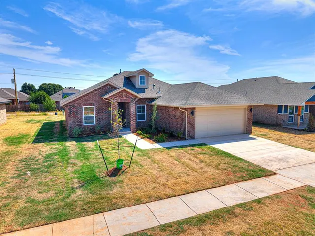 Photo 2 — 7620 Windstone Drive, Oklahoma City, OK 73132