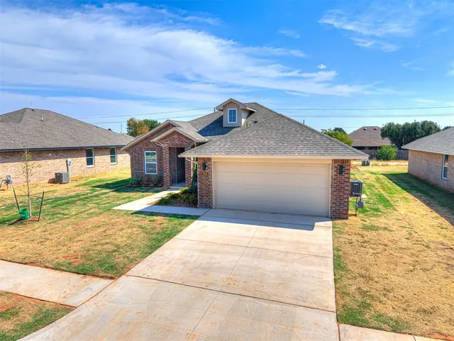 Photo 3 — 7620 Windstone Drive, Oklahoma City, OK 73132
