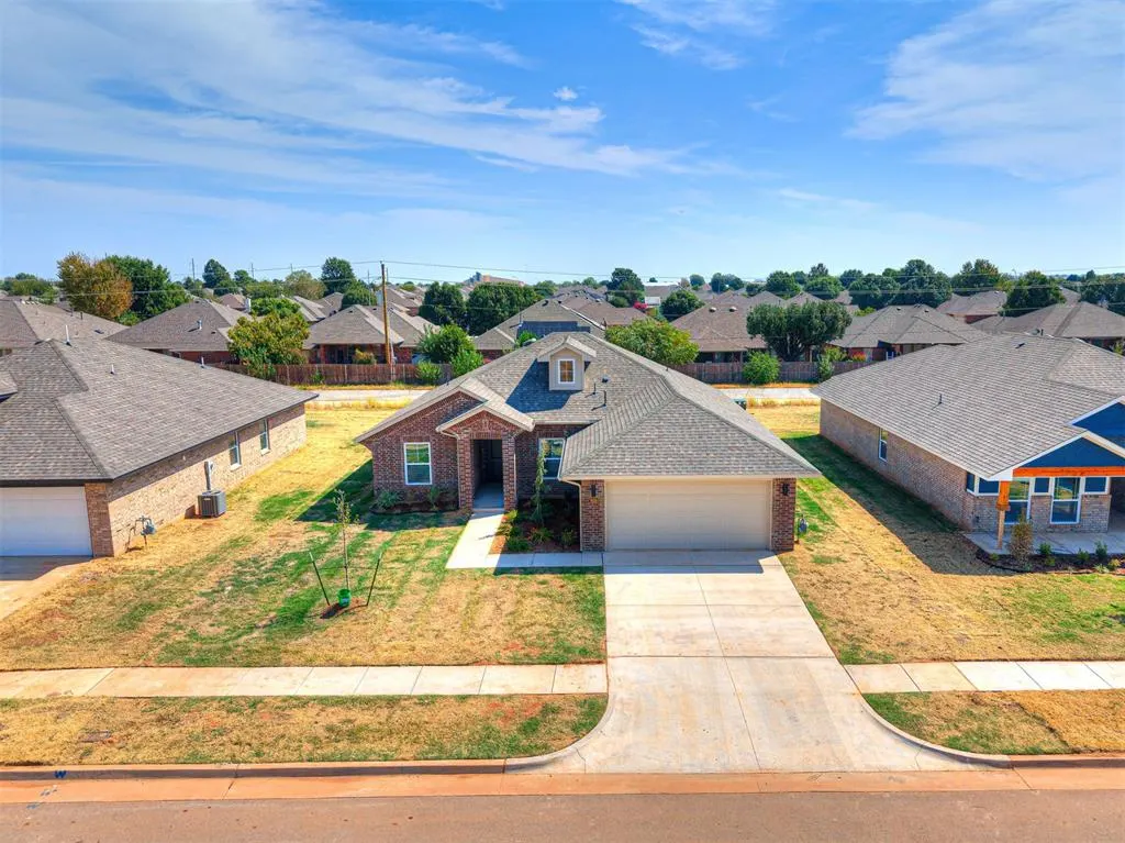 Photo 4 — 7620 Windstone Drive, Oklahoma City, OK 73132