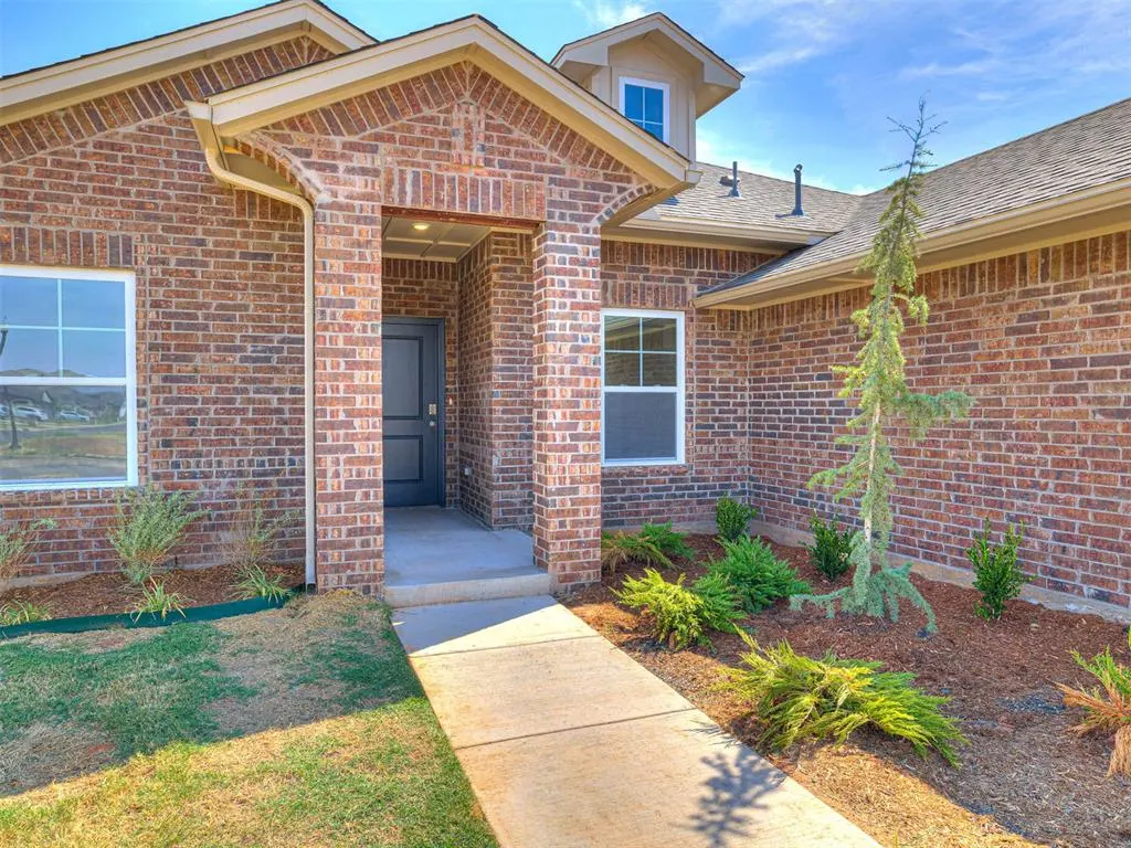 Photo 7 — 7620 Windstone Drive, Oklahoma City, OK 73132