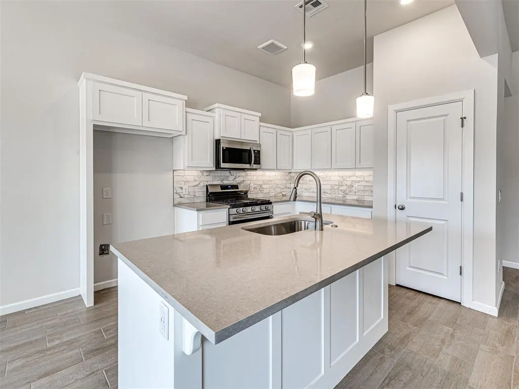 Photo 13 — 7620 Windstone Drive, Oklahoma City, OK 73132