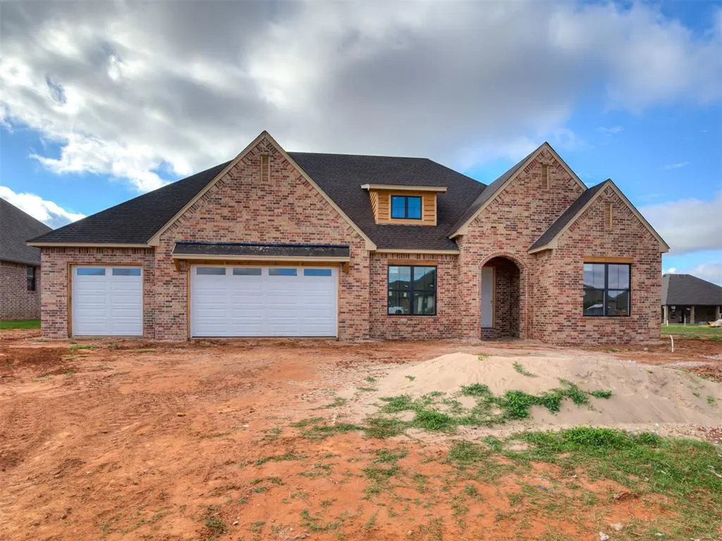 Photo 2 — 2228 W Sunset Drive, Mustang, OK 73064