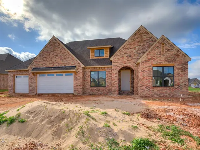 Photo 4 — 2228 W Sunset Drive, Mustang, OK 73064