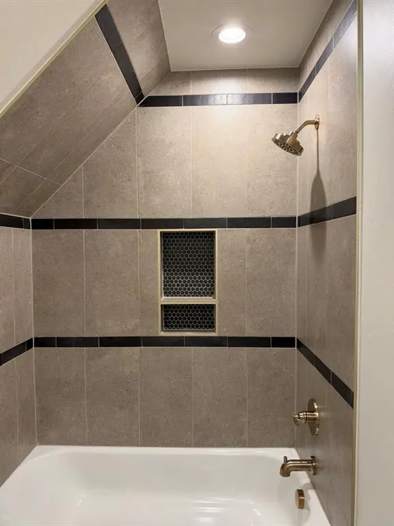 Photo 19 — 21288 Reserve Circle, Harrah, OK 73045