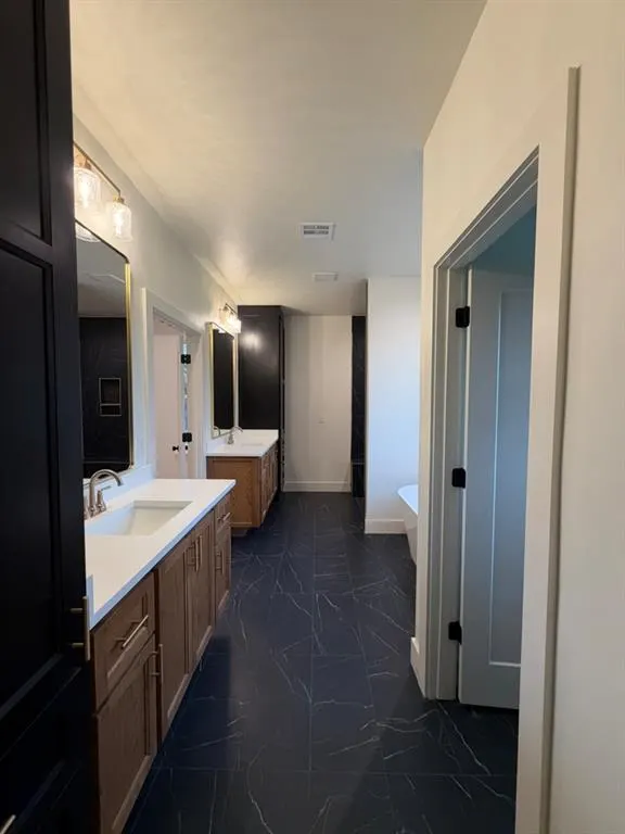 Photo 28 — 21288 Reserve Circle, Harrah, OK 73045