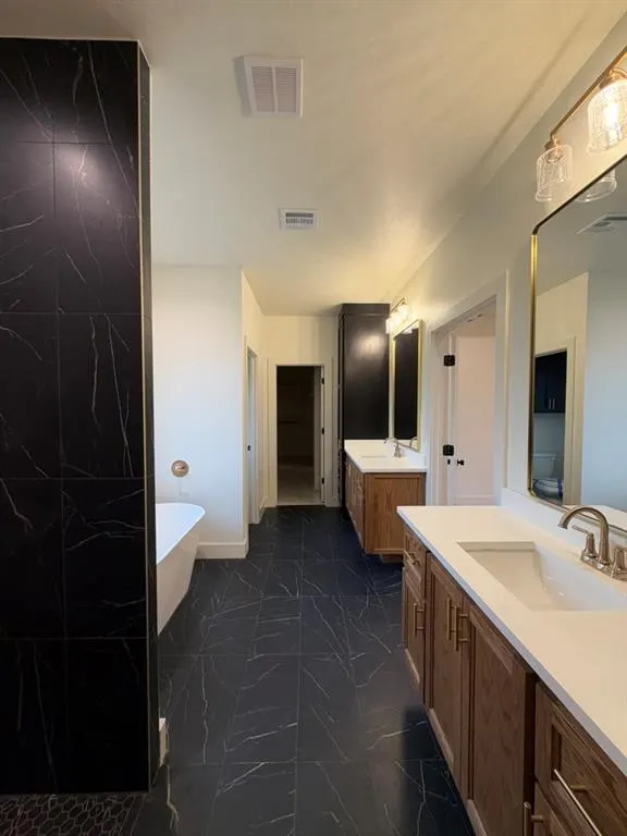 Photo 33 — 21288 Reserve Circle, Harrah, OK 73045