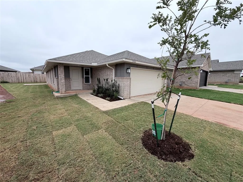 Photo 2 — 2904 NW 196th Place, Edmond, OK 73012