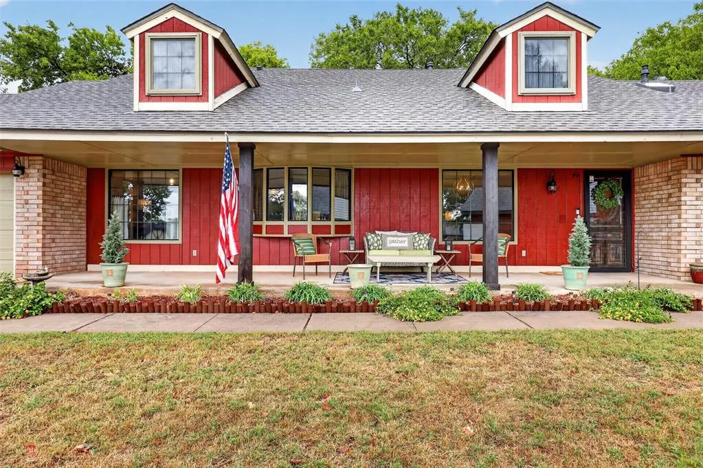 Photo 2 — 312 Wellington Lane, Moore, OK 73160