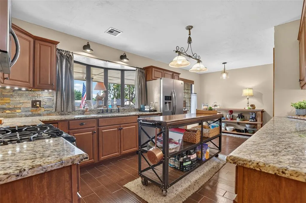 Photo 3 — 312 Wellington Lane, Moore, OK 73160