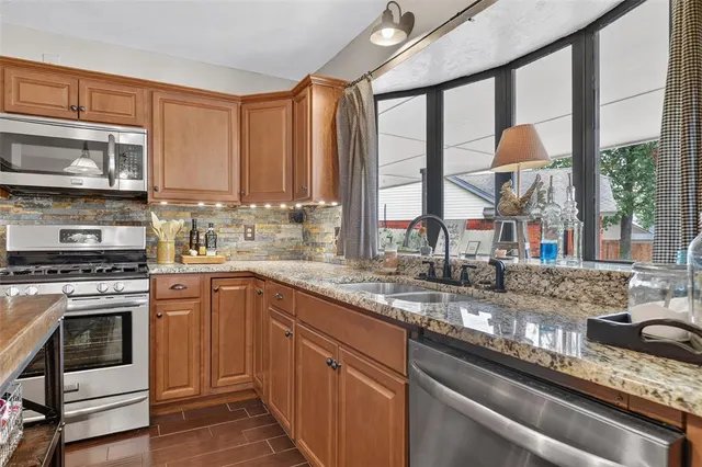 Photo 5 — 312 Wellington Lane, Moore, OK 73160