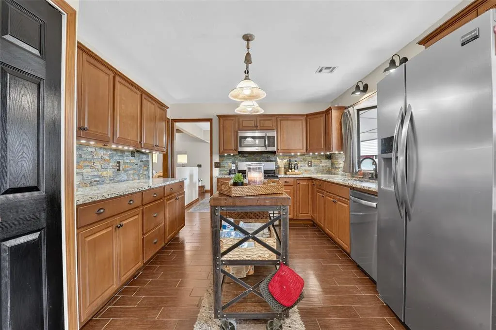 Photo 6 — 312 Wellington Lane, Moore, OK 73160