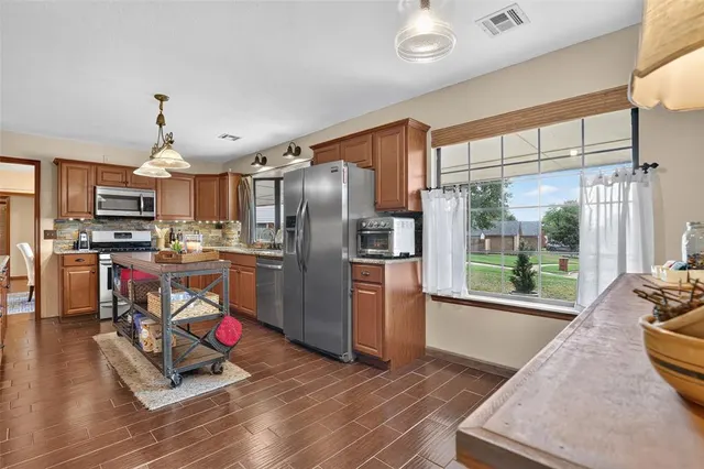 Photo 7 — 312 Wellington Lane, Moore, OK 73160
