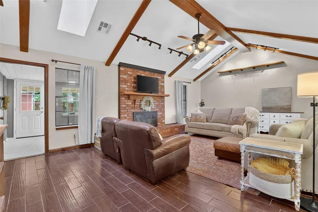 Photo 11 — 312 Wellington Lane, Moore, OK 73160