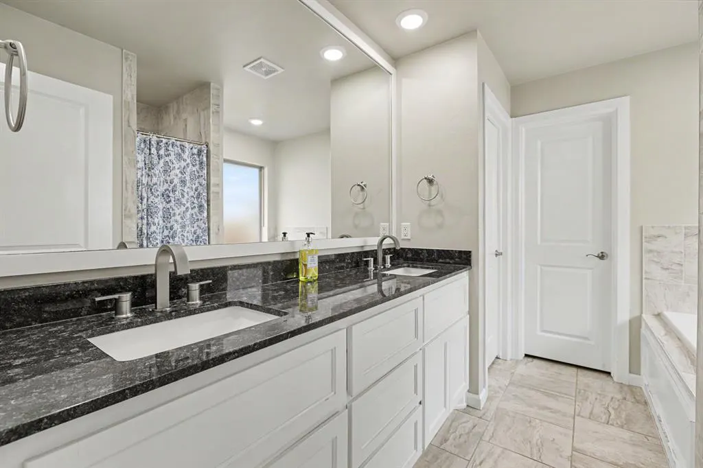 Photo 18 — 12324 SW 31st Street, Yukon, OK 73099
