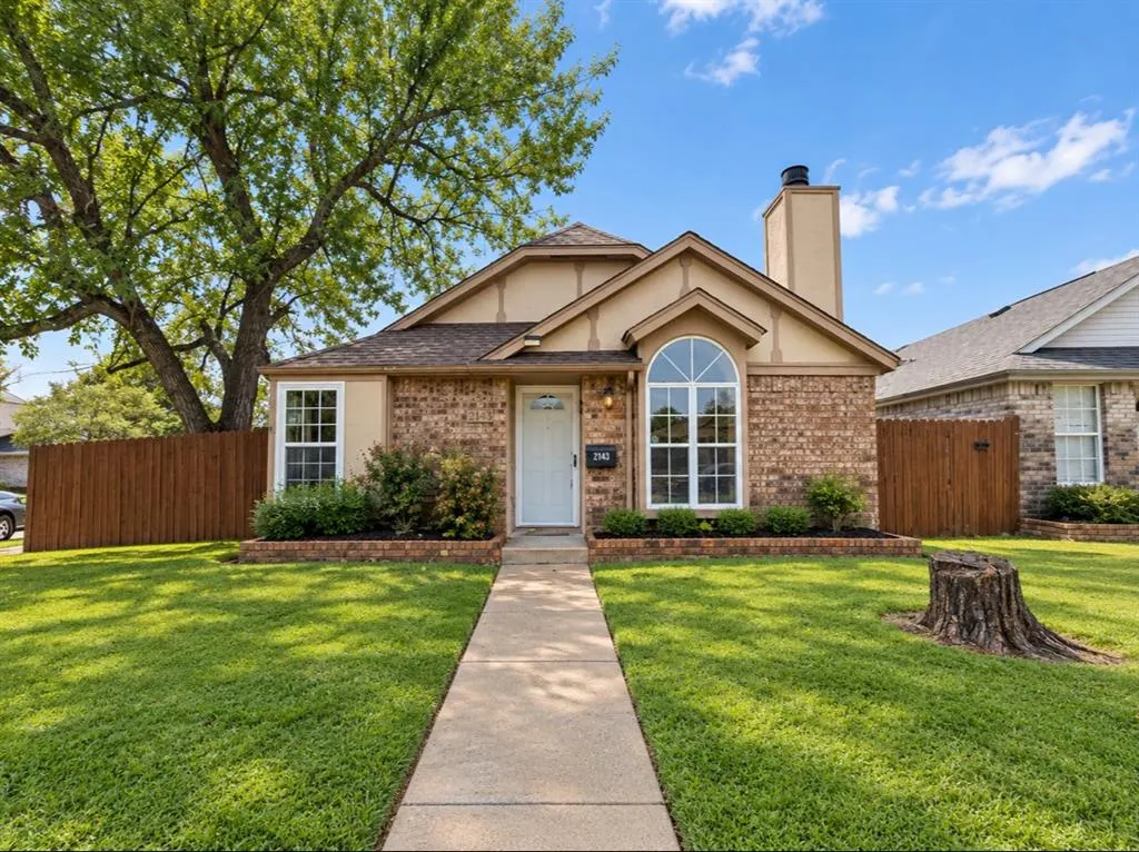 Front exterior — 2143 Lonnie Lane, Moore, OK 73170