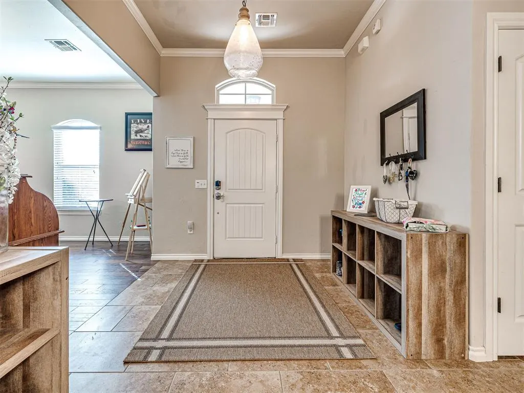Photo 2 — 1825 Shady Lane, Edmond, OK 73003