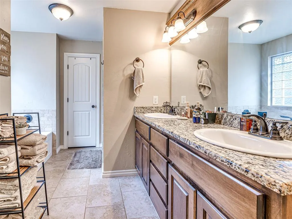 Photo 10 — 1825 Shady Lane, Edmond, OK 73003