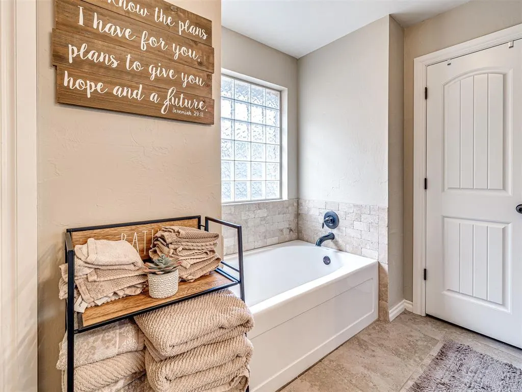 Photo 11 — 1825 Shady Lane, Edmond, OK 73003