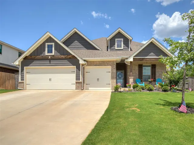 Photo 2 — 8433 Lambert Way, Edmond, OK 73034