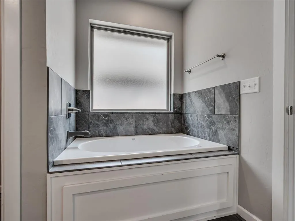 Photo 18 — 8433 Lambert Way, Edmond, OK 73034