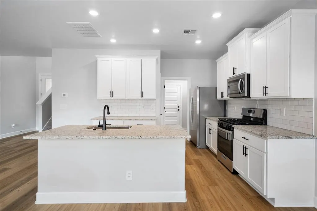 Photo 3 — 3124 Adelyn Terrace, Yukon, OK 73099