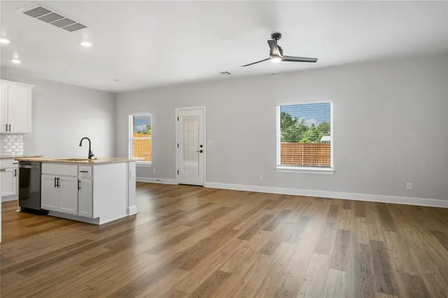 Photo 4 — 3124 Adelyn Terrace, Yukon, OK 73099