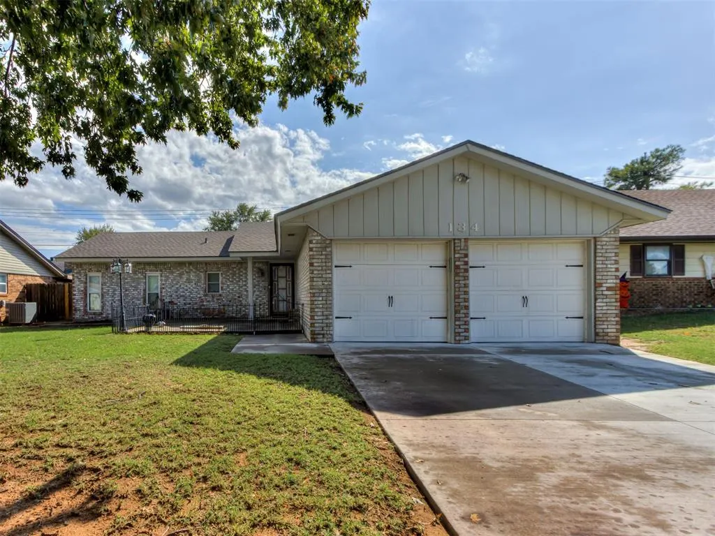 Front exterior — 134 Chickasaw Lane, Yukon, OK 73099