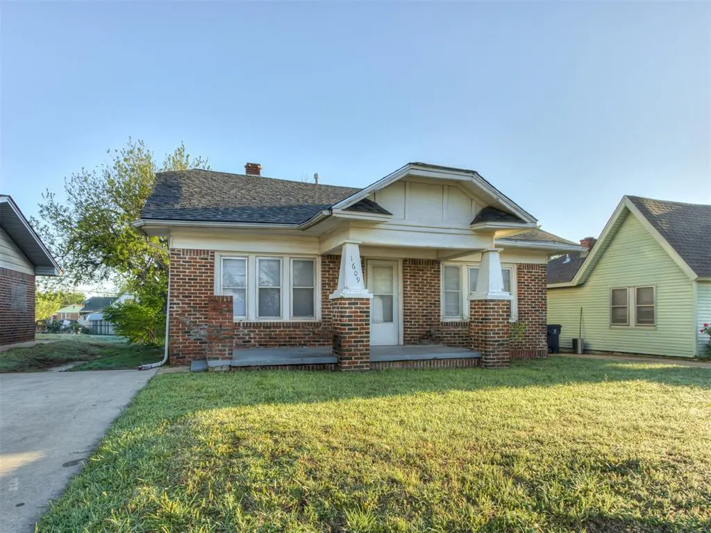 Front exterior — 1609 NE 18th Street, Oklahoma City, OK 73111