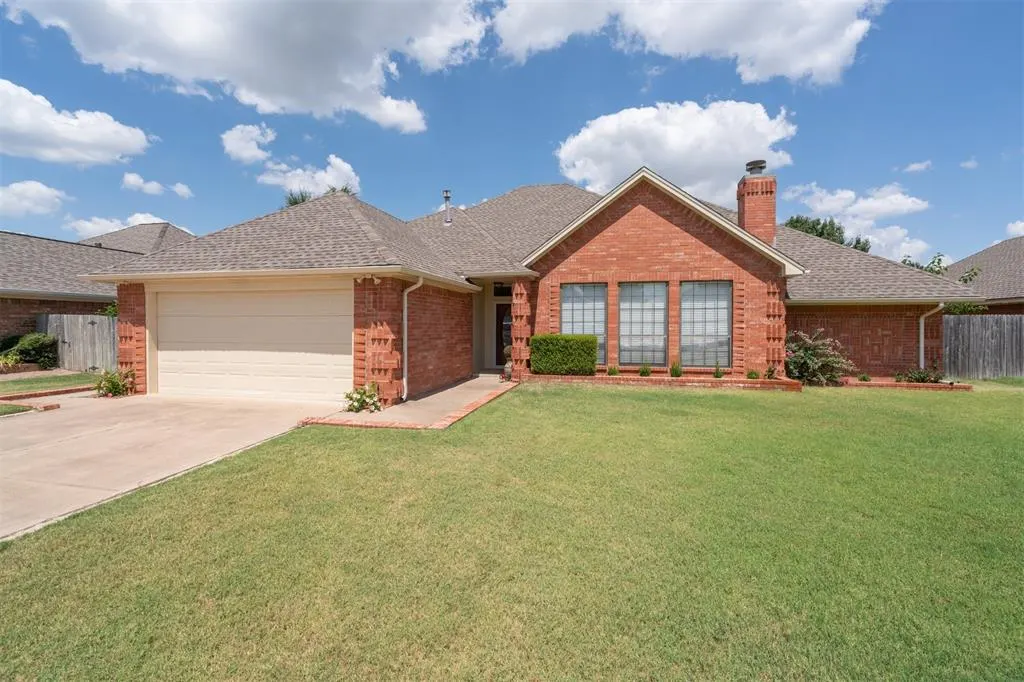 Front exterior — 3917 Nicole Circle, Norman, OK 73072