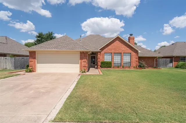 Photo 2 — 3917 Nicole Circle, Norman, OK 73072