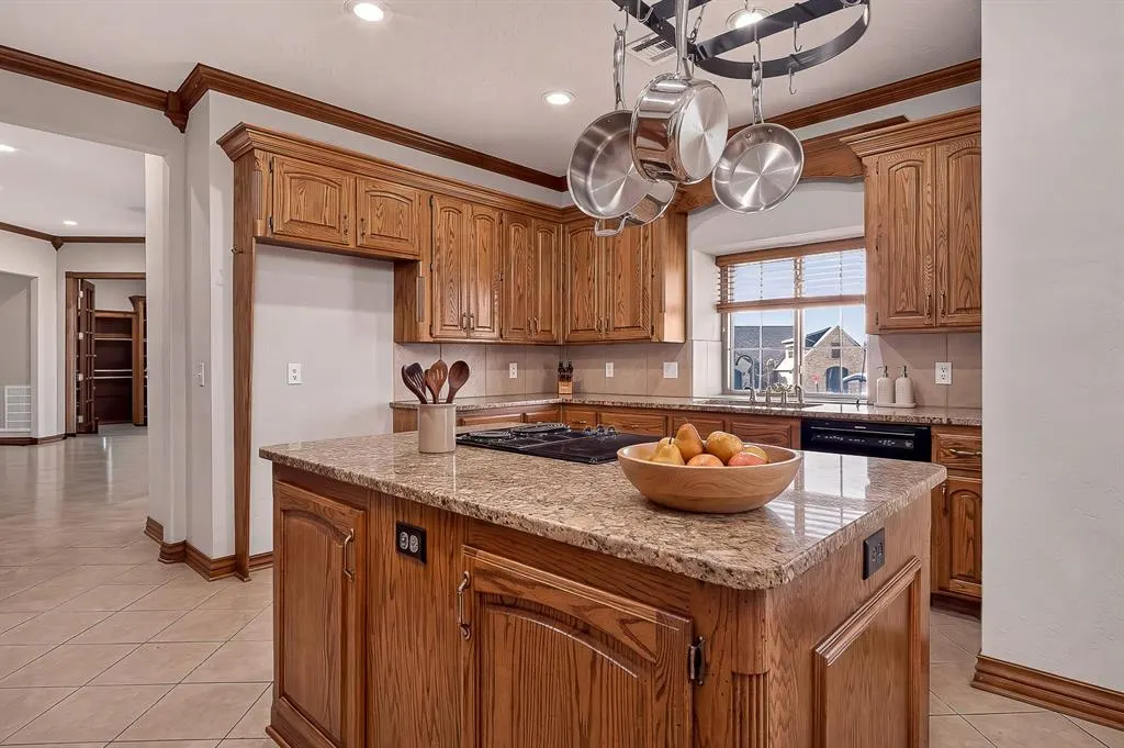Photo 10 — 4401 Shoreline Drive, Norman, OK 73026