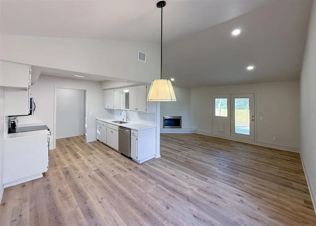 Photo 2 — 8813 Rambling Road, Oklahoma City, OK 73132