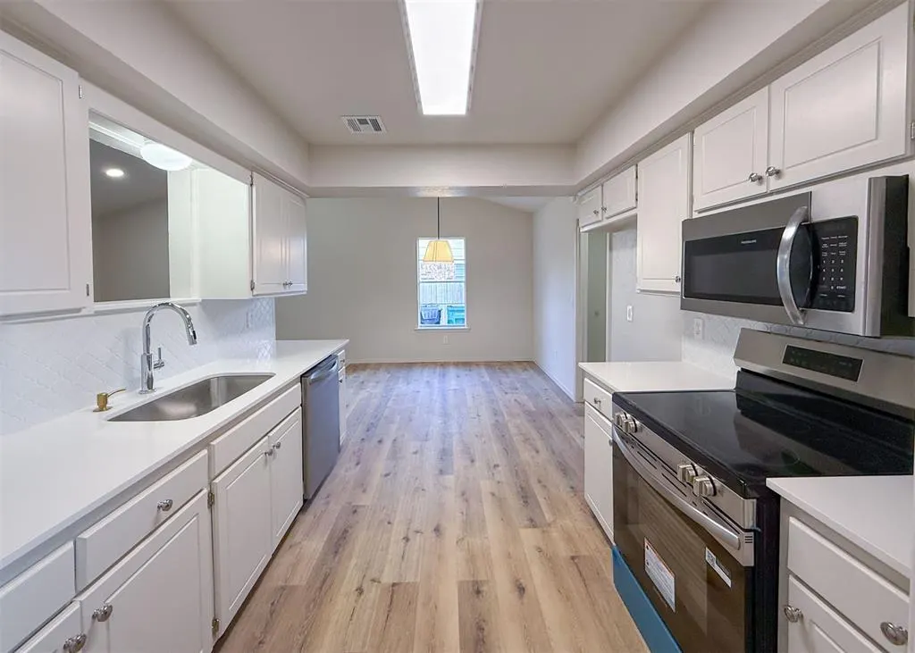Photo 3 — 8813 Rambling Road, Oklahoma City, OK 73132