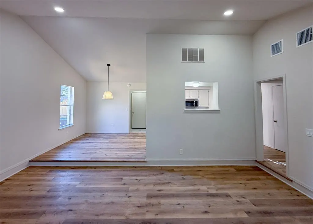 Photo 9 — 8813 Rambling Road, Oklahoma City, OK 73132