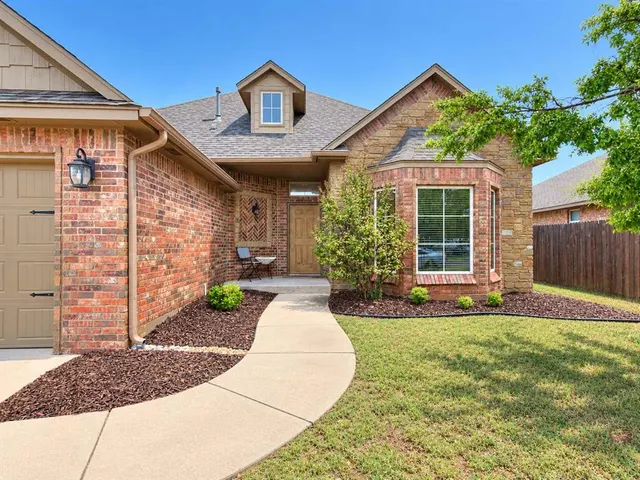 Photo 5 — 19128 Summer Grove Avenue, Edmond, OK 73012