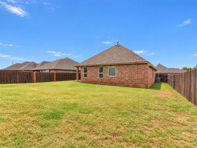 Photo 8 — 19128 Summer Grove Avenue, Edmond, OK 73012