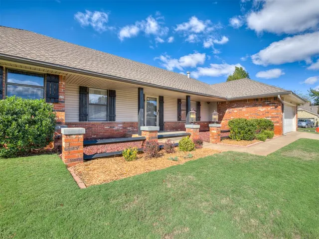 Photo 2 — 13109 Silver Eagle Trail, Edmond, OK 73013