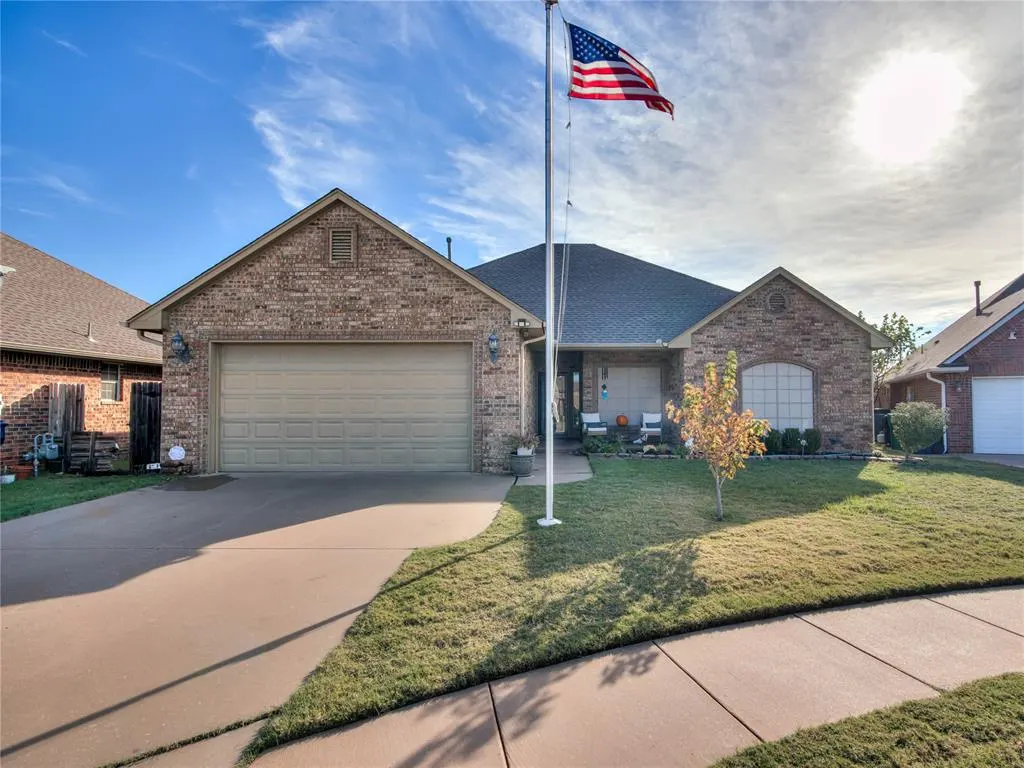 Photo 2 — 13108 Rock Meadows Circle, Oklahoma City, OK 73142