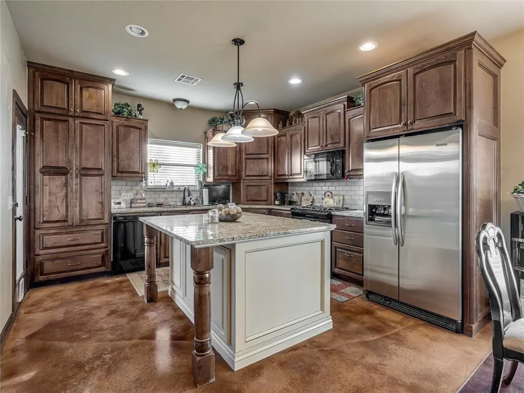 Photo 10 — 13108 Rock Meadows Circle, Oklahoma City, OK 73142