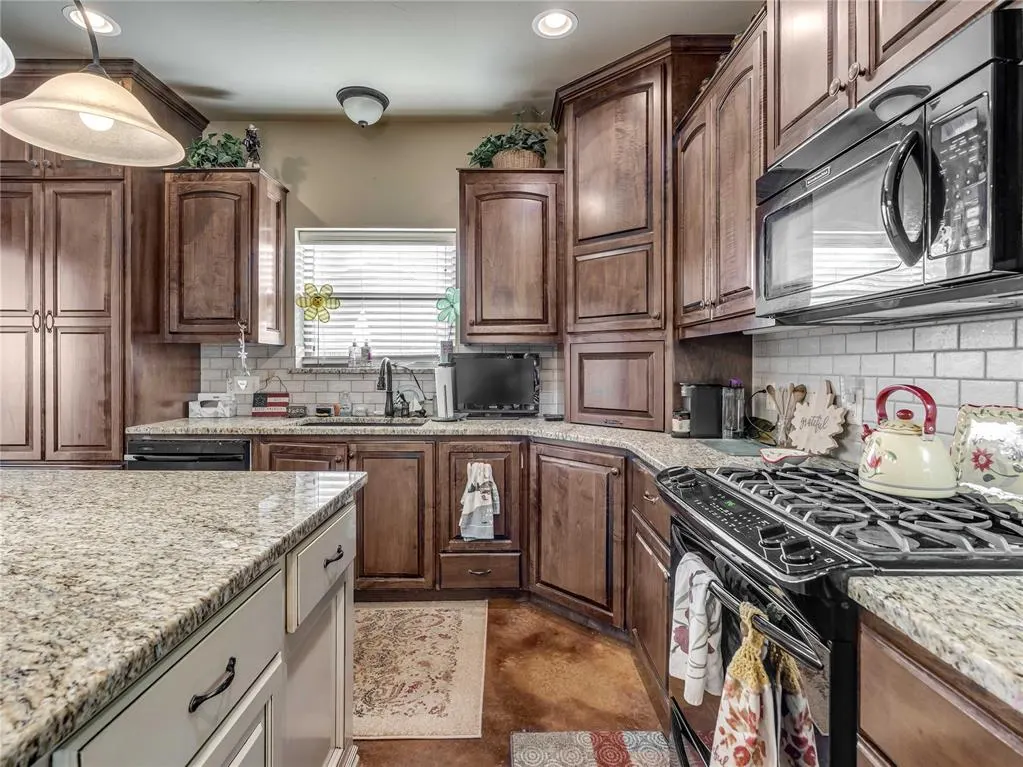 Photo 11 — 13108 Rock Meadows Circle, Oklahoma City, OK 73142