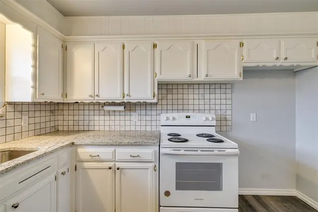 Photo 4 — 940 N Bradley Avenue, Oklahoma City, OK 73127