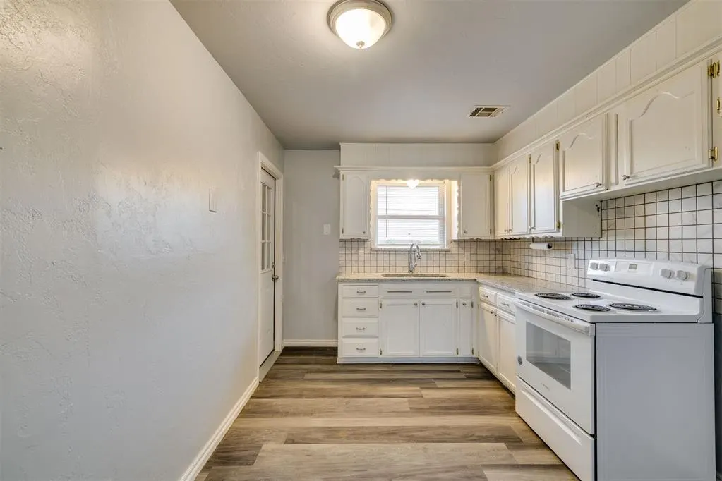 Photo 11 — 940 N Bradley Avenue, Oklahoma City, OK 73127