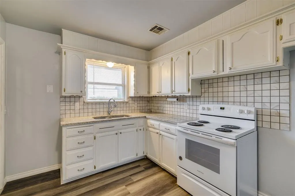 Photo 12 — 940 N Bradley Avenue, Oklahoma City, OK 73127