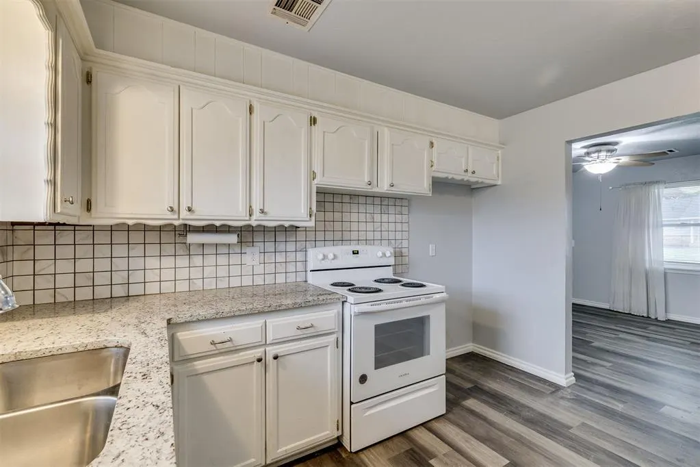 Photo 13 — 940 N Bradley Avenue, Oklahoma City, OK 73127