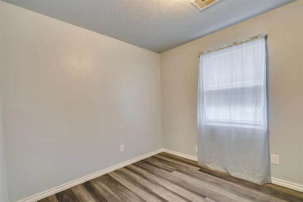 Photo 15 — 940 N Bradley Avenue, Oklahoma City, OK 73127